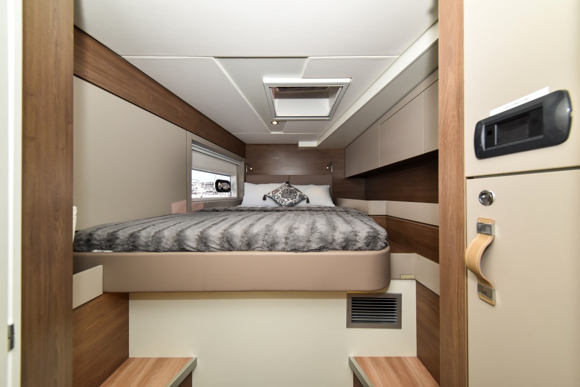 Bali 4.6, Jako 2 | Yacht Charter Croatia