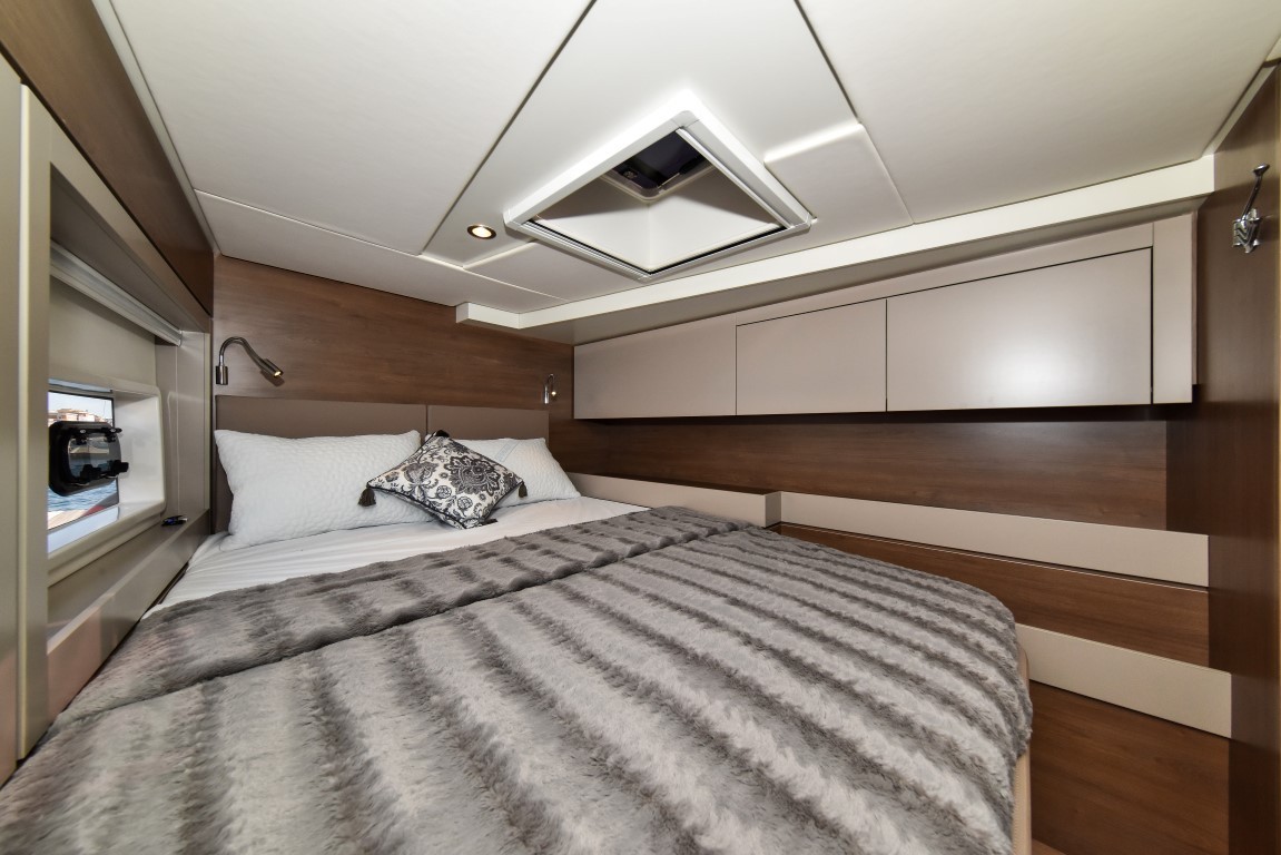 Bali 4.6, Jako 2 | Yacht Charter Croatia