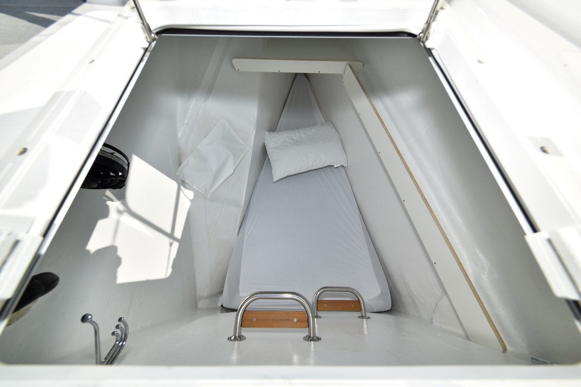 Bali 4.6, Jako 2 | Yacht Charter Croatia