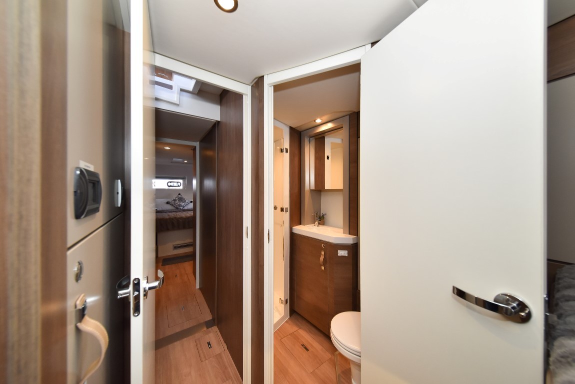 Bali 4.6, Jako 2 | Yacht Charter Croatia