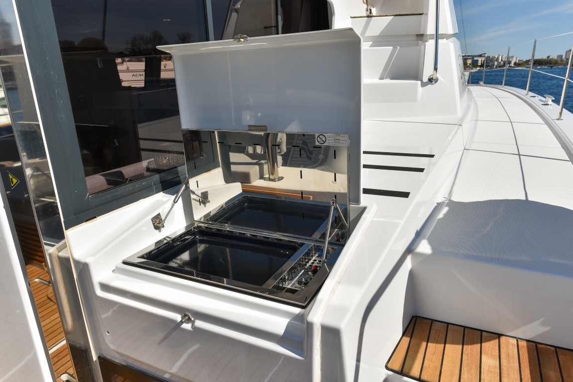 Bali 4.6, Jako 2 | Yacht Charter Croatia