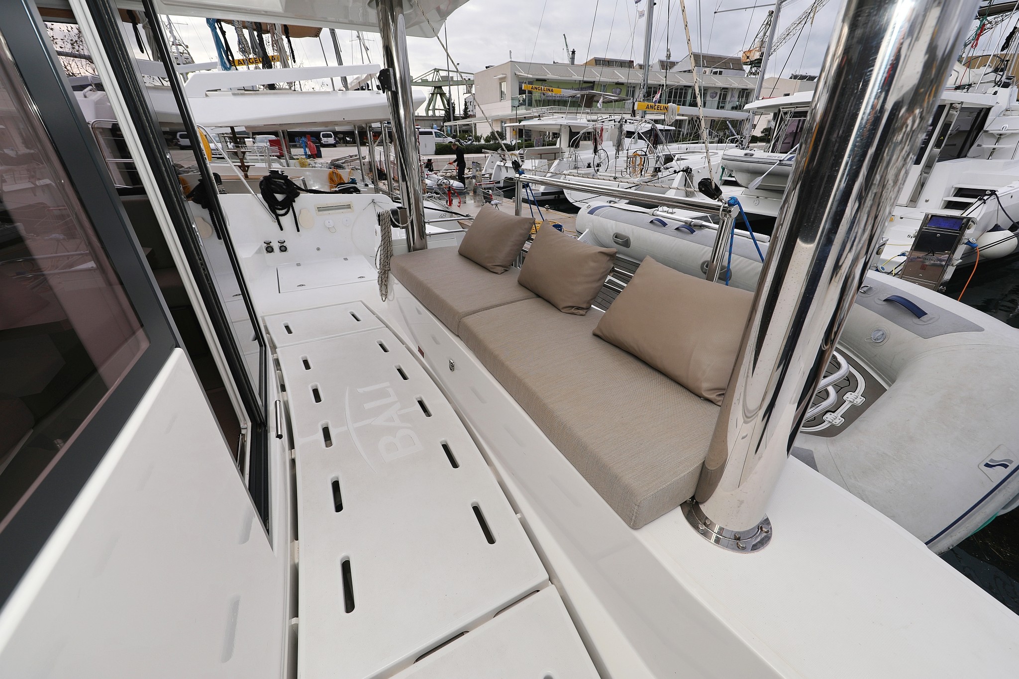 Bali 4.8, Titan | Yacht Charter Croatia