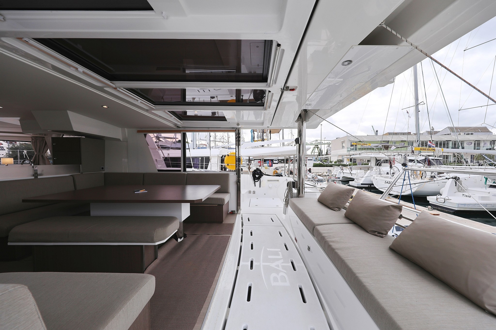 Bali 4.8, Titan | Yacht Charter Croatia