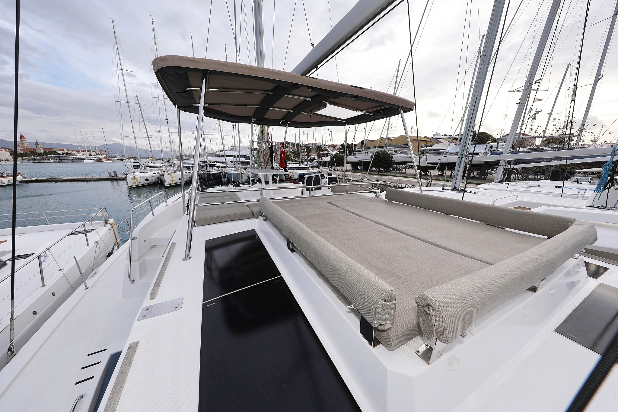 Bali 4.8, Titan | Yacht Charter Croatia