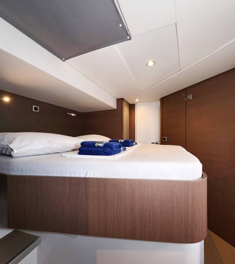 Bali 4.8, Titan | Yacht Charter Croatia