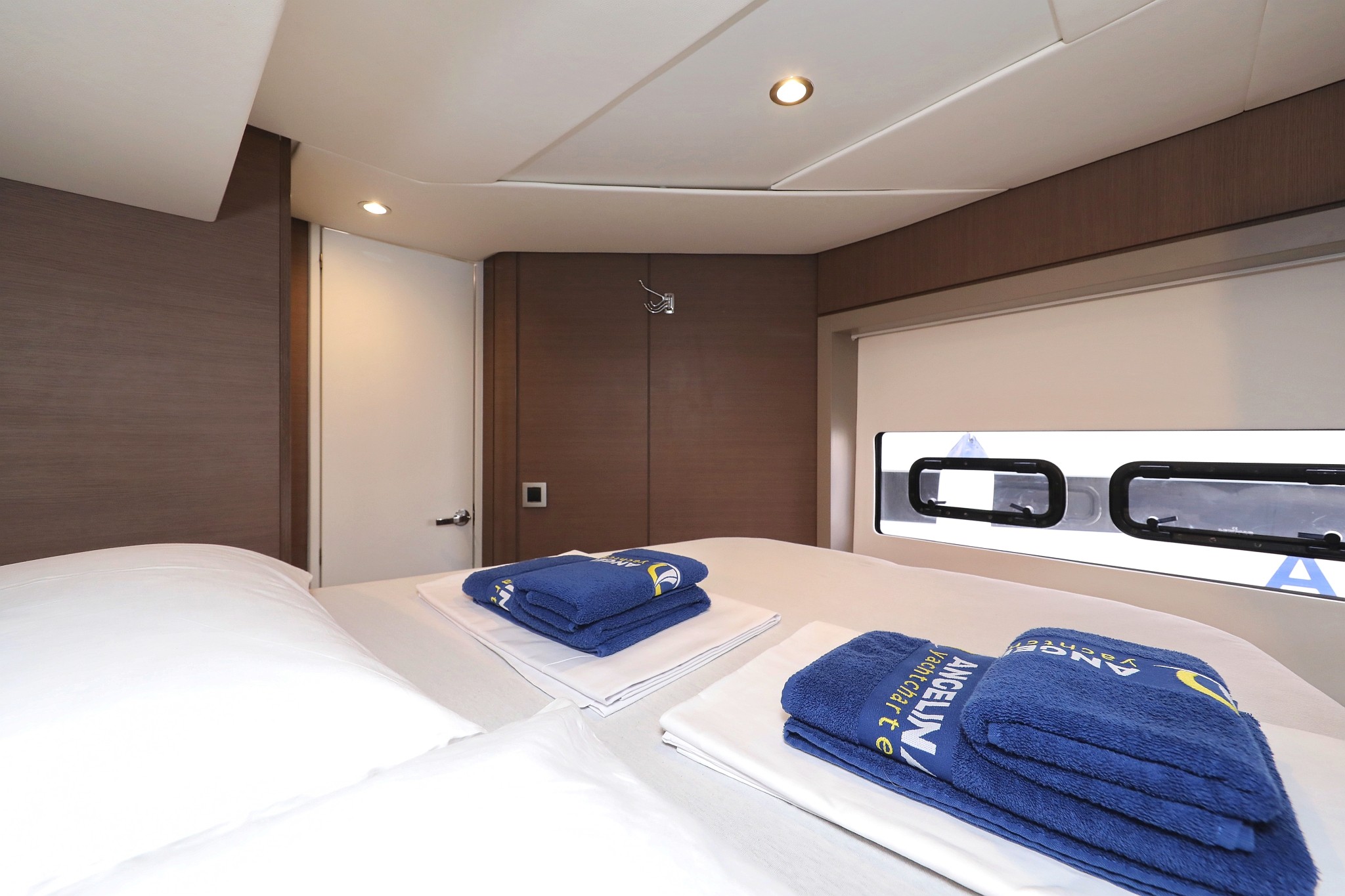 Bali 4.8, Titan | Yacht Charter Croatia