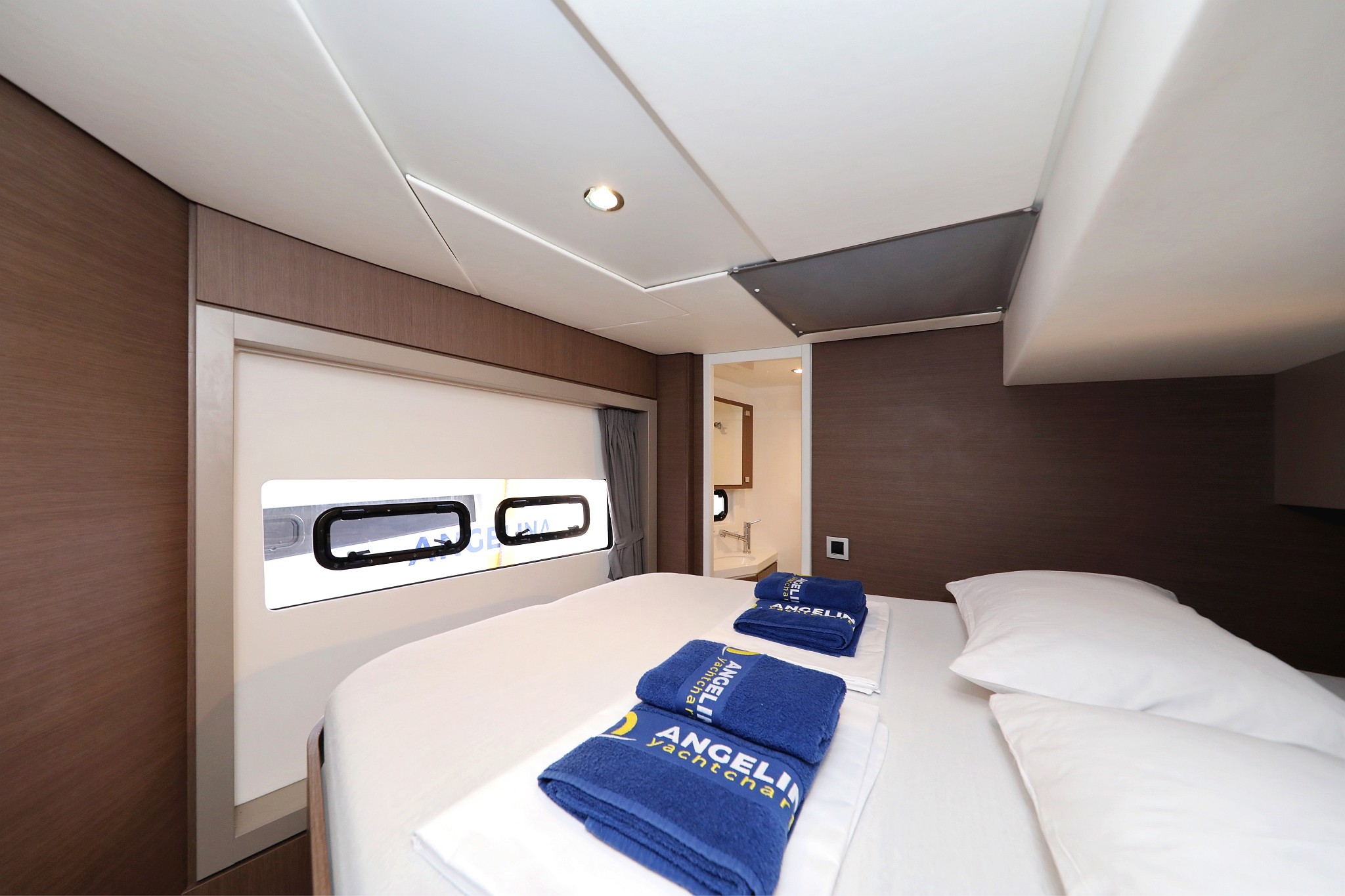 Bali 4.8, Titan | Yacht Charter Croatia