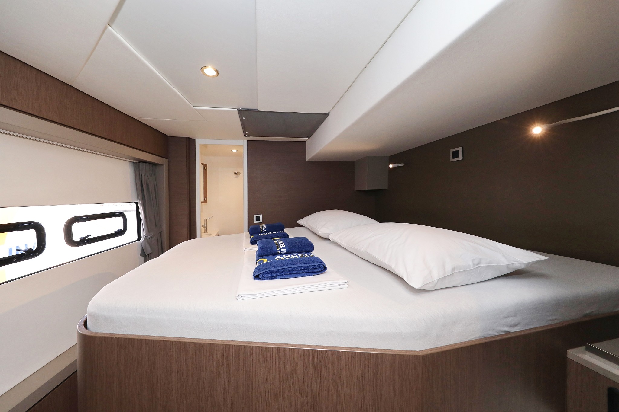 Bali 4.8, Titan | Yacht Charter Croatia