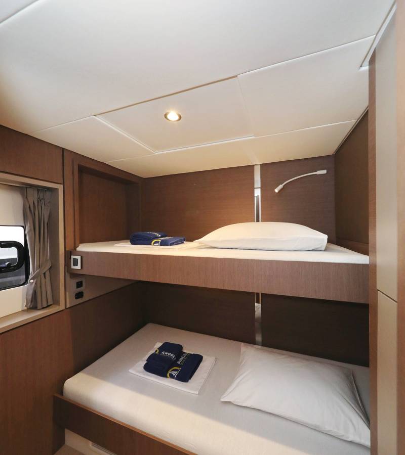 Bali 4.8, Titan | Yacht Charter Croatia
