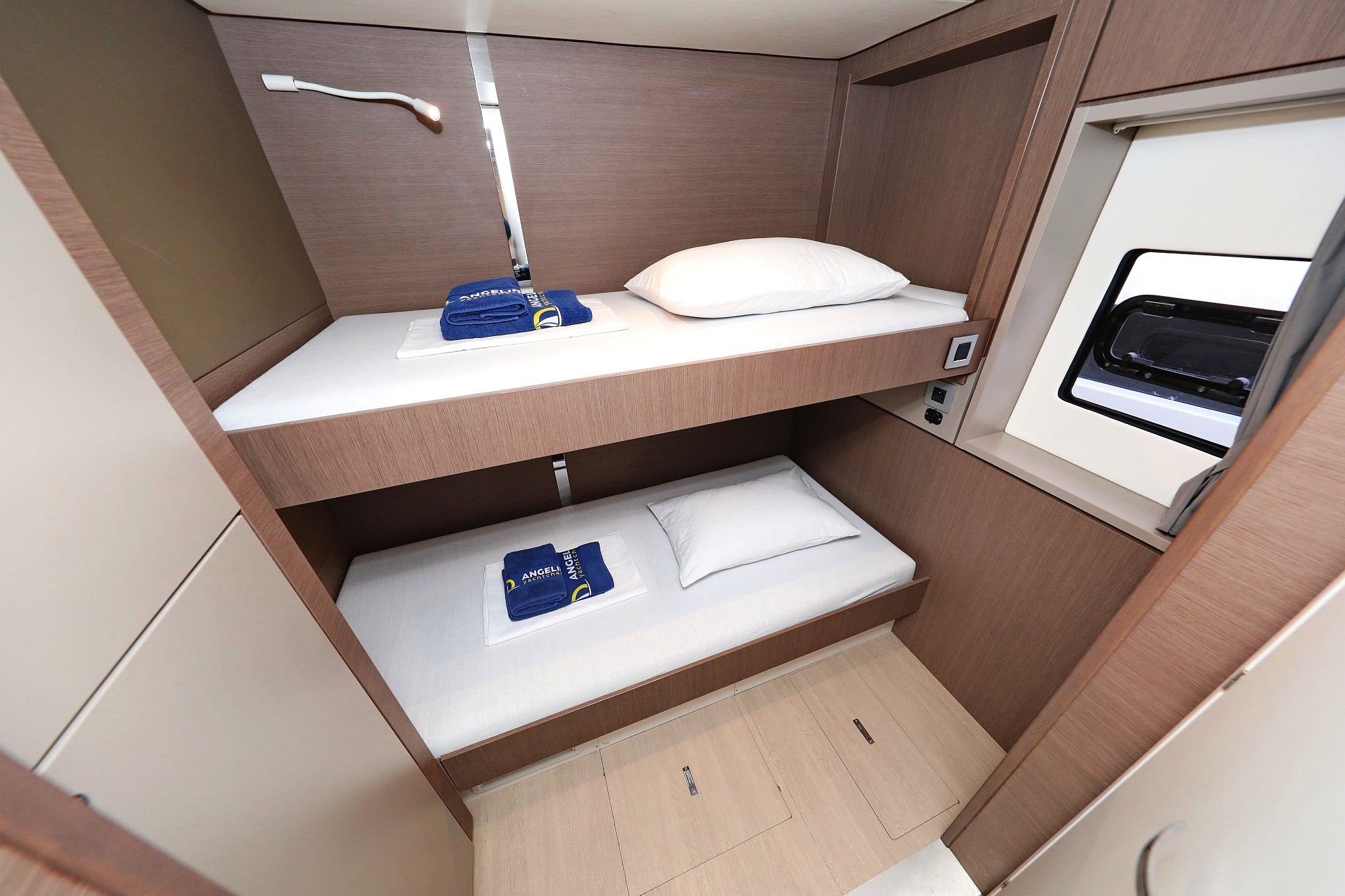 Bali 4.8, Titan | Yacht Charter Croatia