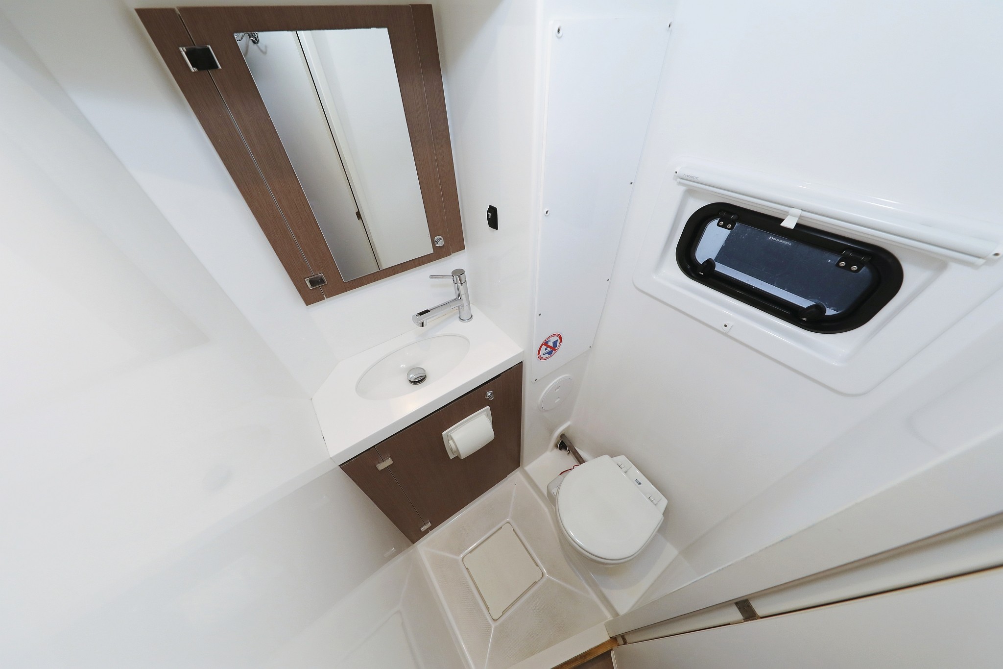 Bali 4.8, Titan | Yacht Charter Croatia