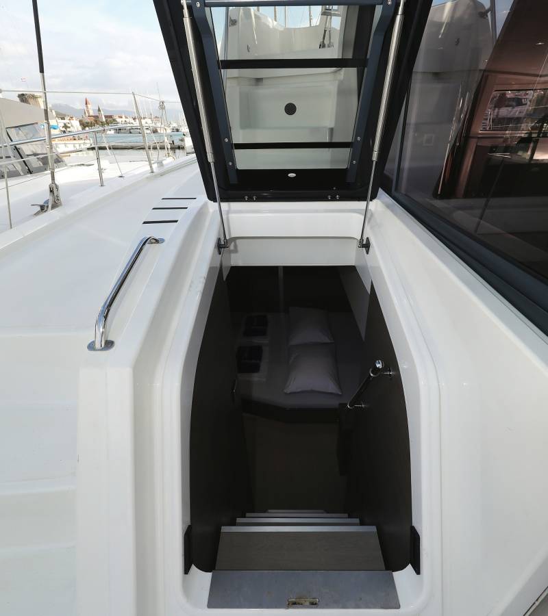 Bali 4.8, Titan | Yacht Charter Croatia