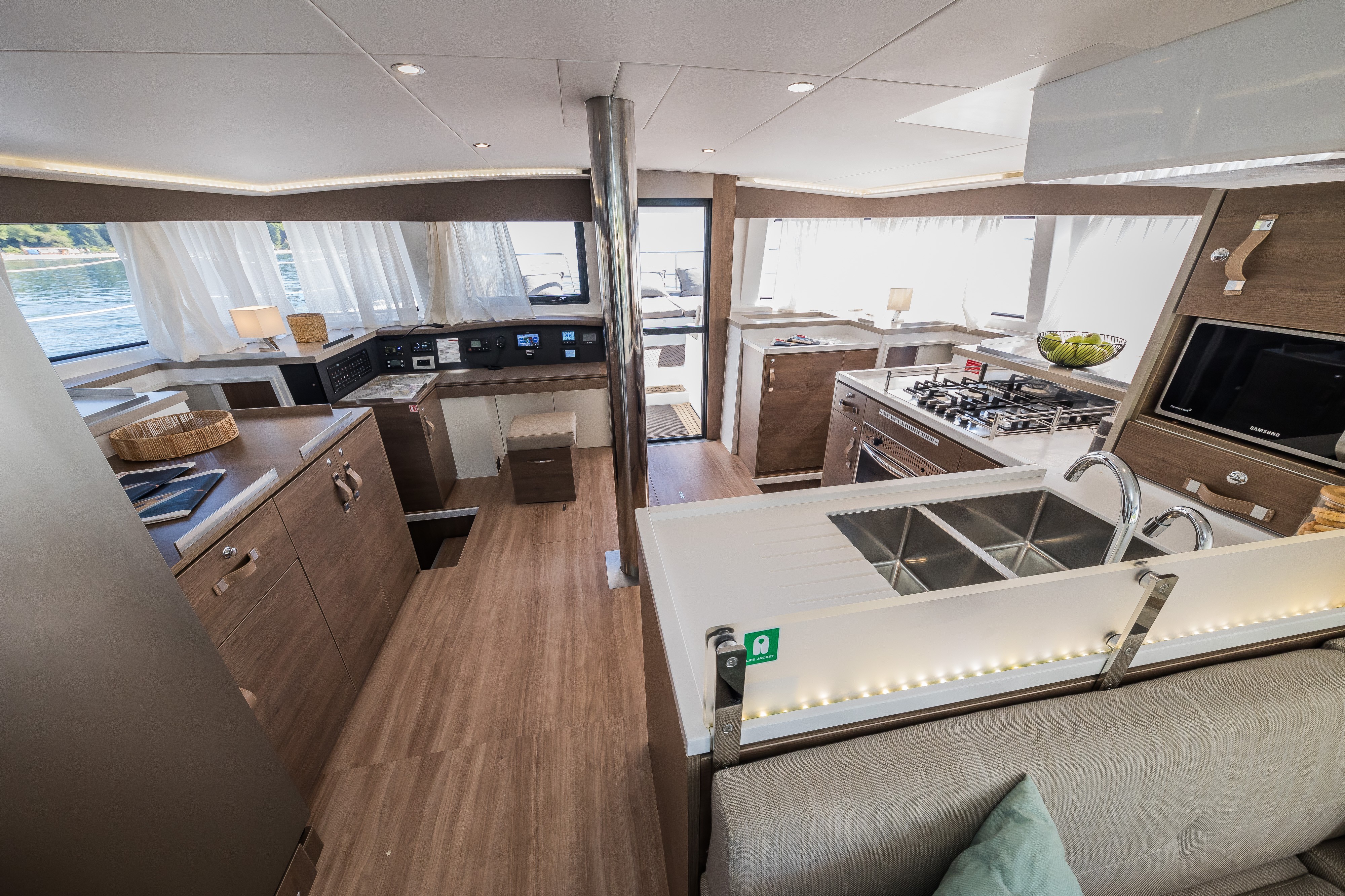 Bali 4.8, Bon Vivant | Yacht Charter Croatia