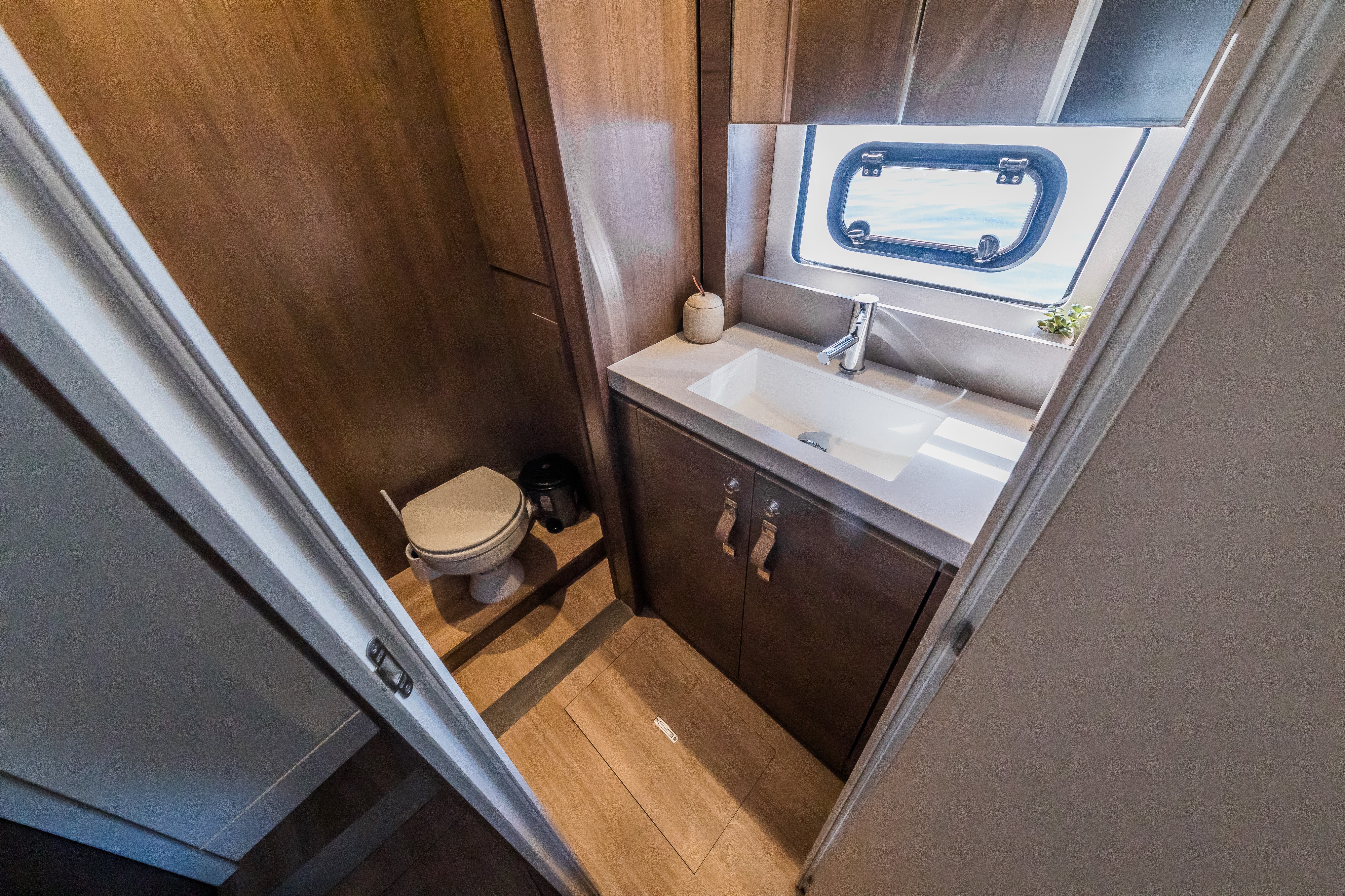 Bali 4.8, Bon Vivant | Yacht Charter Croatia