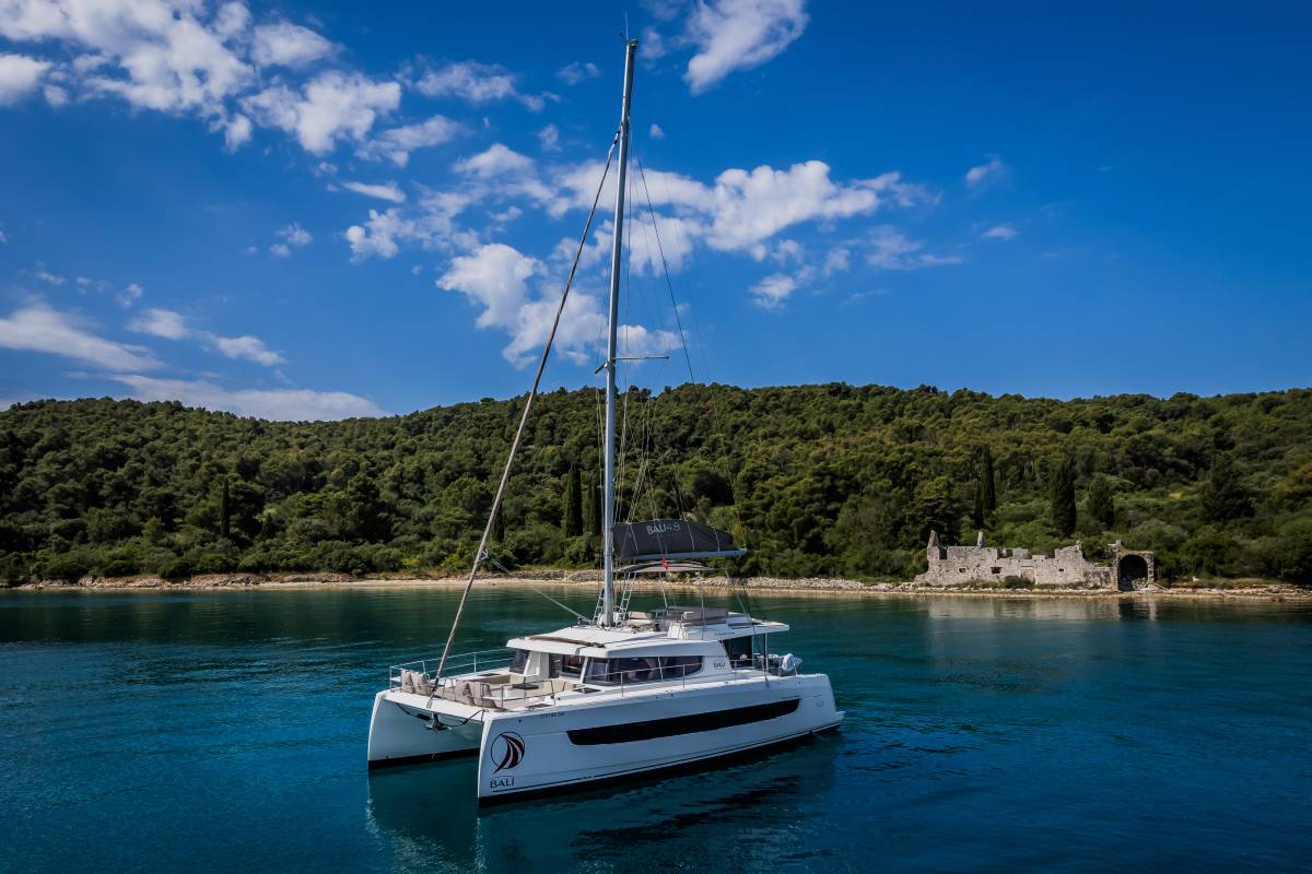 Bali 4.8, Esthera | Yacht Charter Croatia
