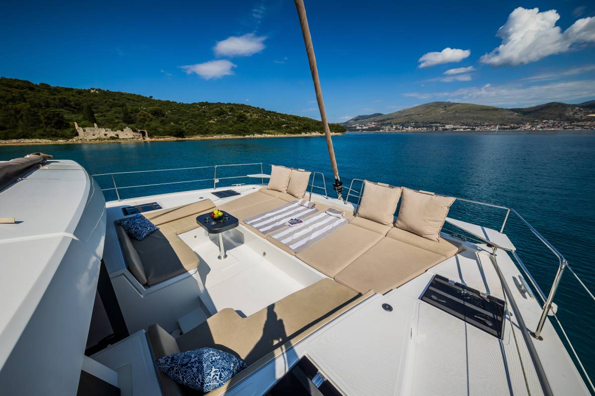 Bali 4.8, Esthera | Yacht Charter Croatia