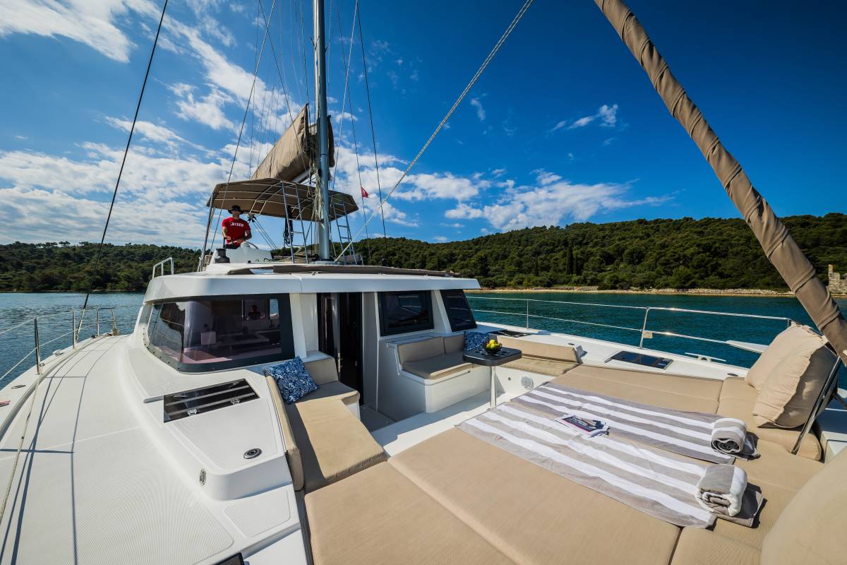 Bali 4.8, Esthera | Yacht Charter Croatia