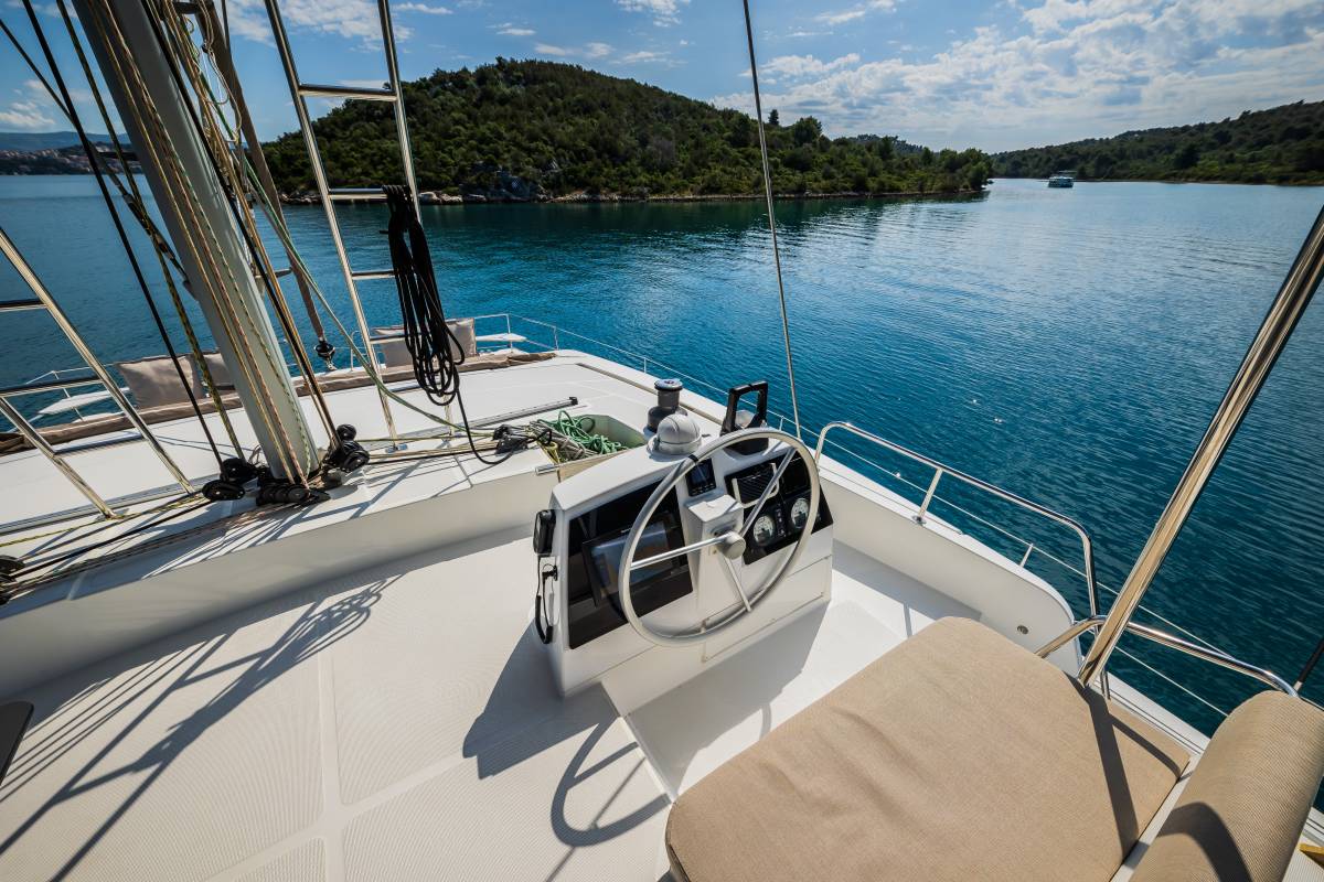 Bali 4.8, Esthera | Yacht Charter Croatia