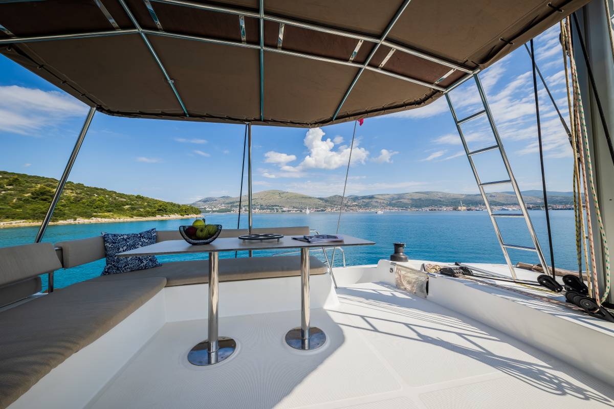 Bali 4.8, Esthera | Yacht Charter Croatia