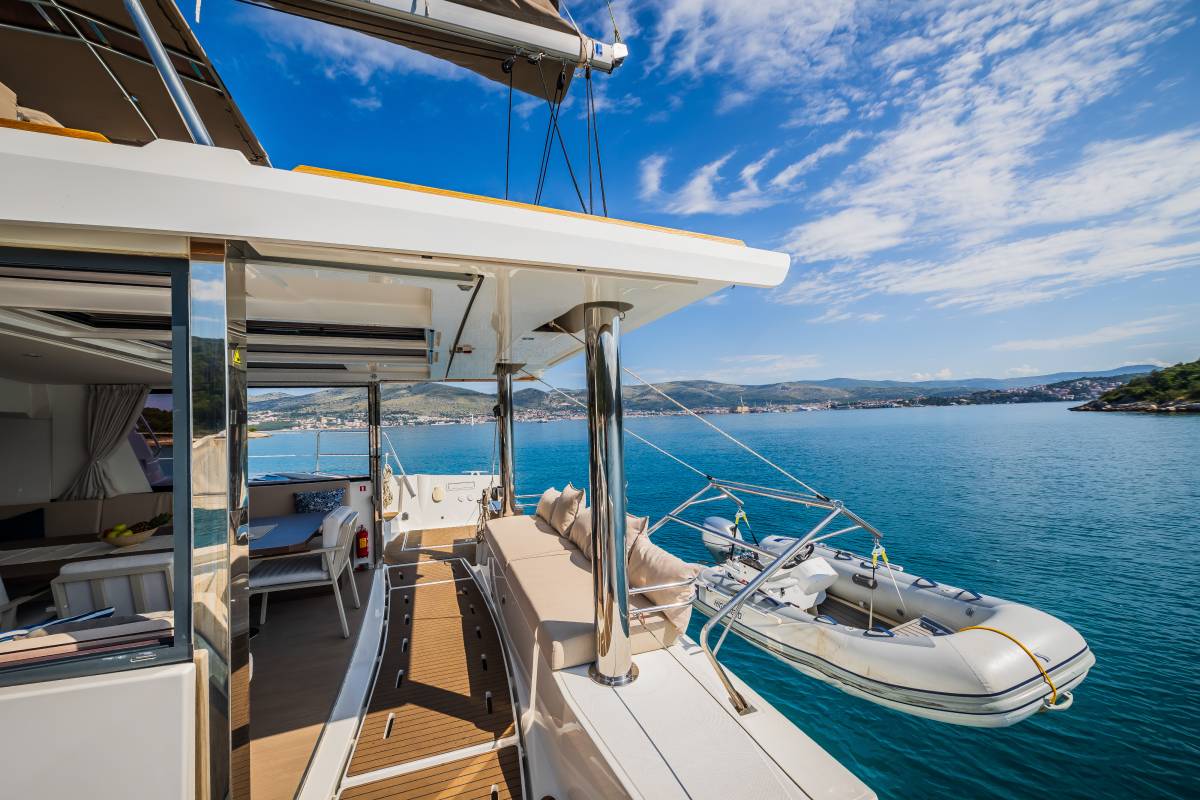 Bali 4.8, Esthera | Yacht Charter Croatia