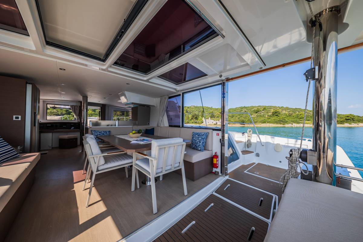 Bali 4.8, Esthera | Yacht Charter Croatia