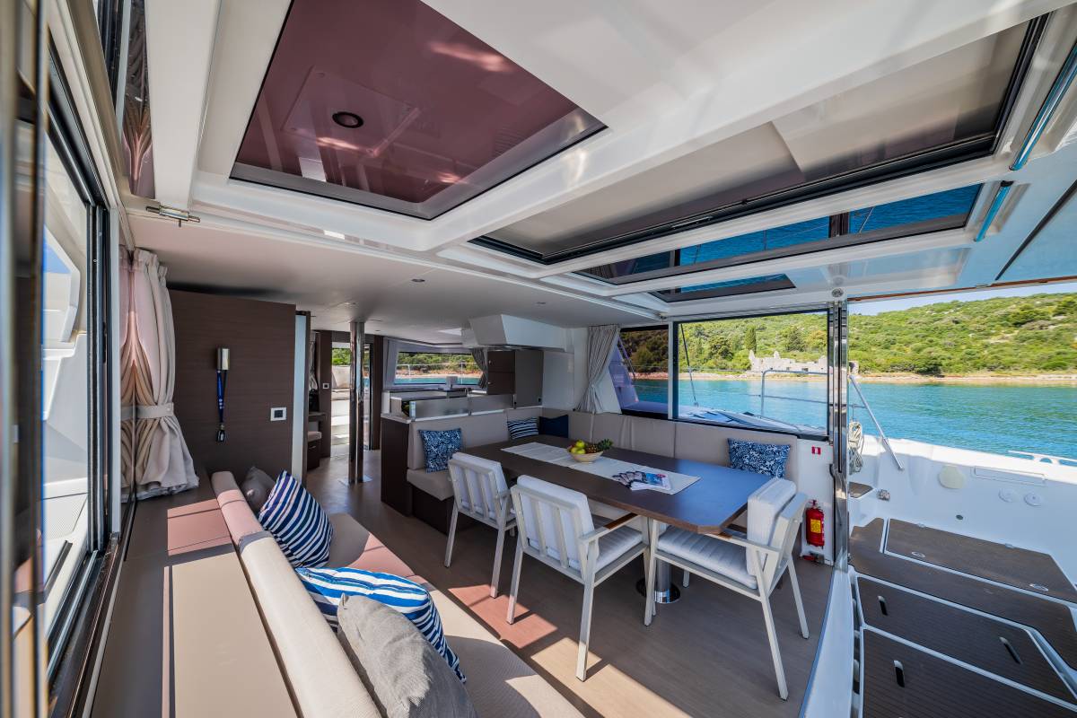 Bali 4.8, Esthera | Yacht Charter Croatia