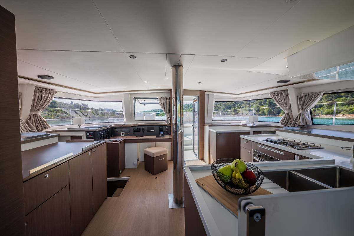 Bali 4.8, Esthera | Yacht Charter Croatia