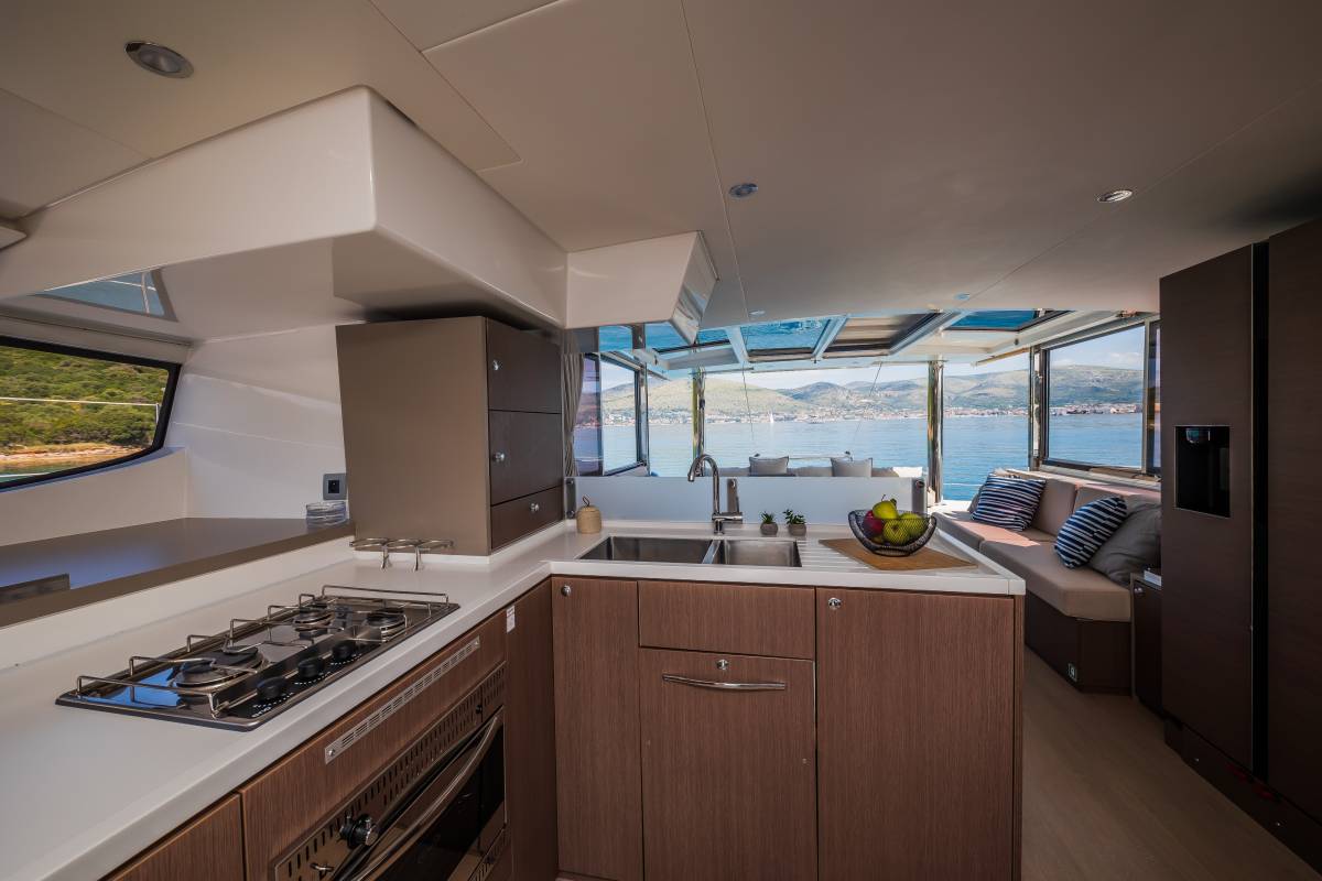 Bali 4.8, Esthera | Yacht Charter Croatia