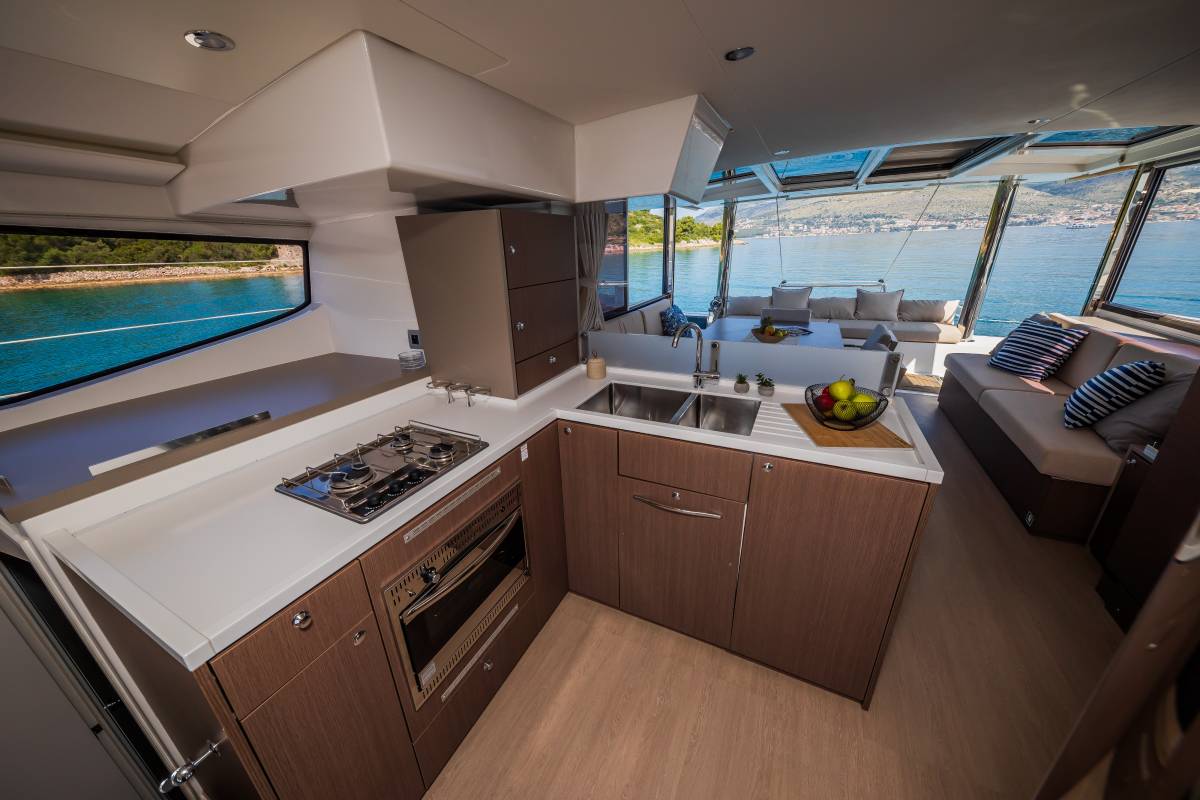 Bali 4.8, Esthera | Yacht Charter Croatia