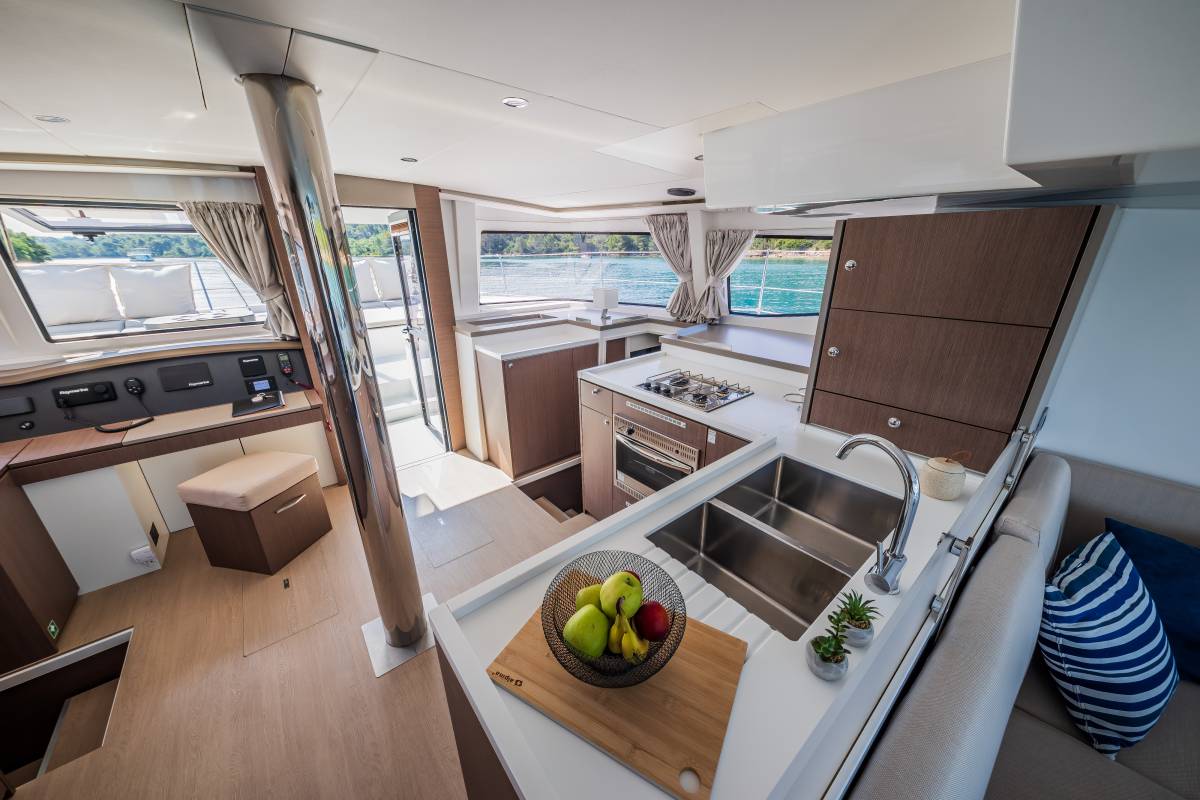 Bali 4.8, Esthera | Yacht Charter Croatia