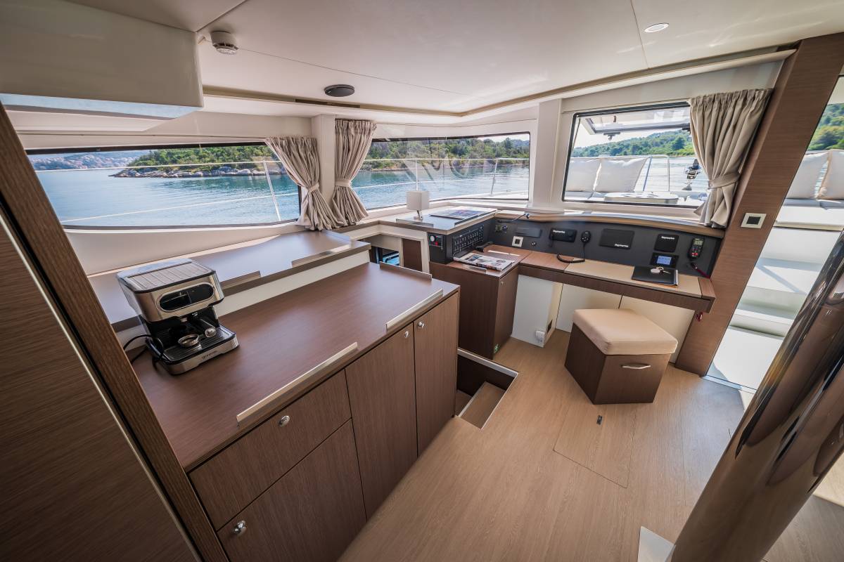 Bali 4.8, Esthera | Yacht Charter Croatia