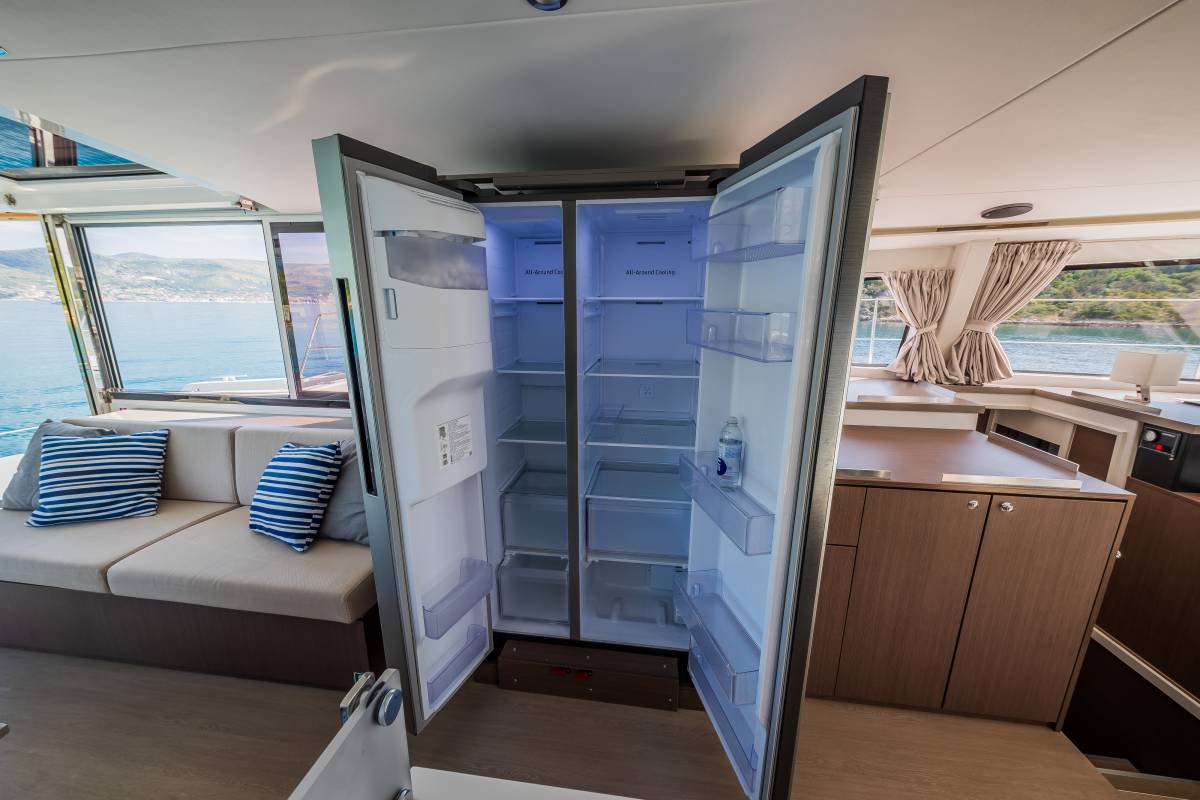 Bali 4.8, Esthera | Yacht Charter Croatia