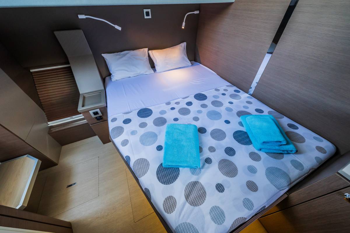 Bali 4.8, Esthera | Yacht Charter Croatia