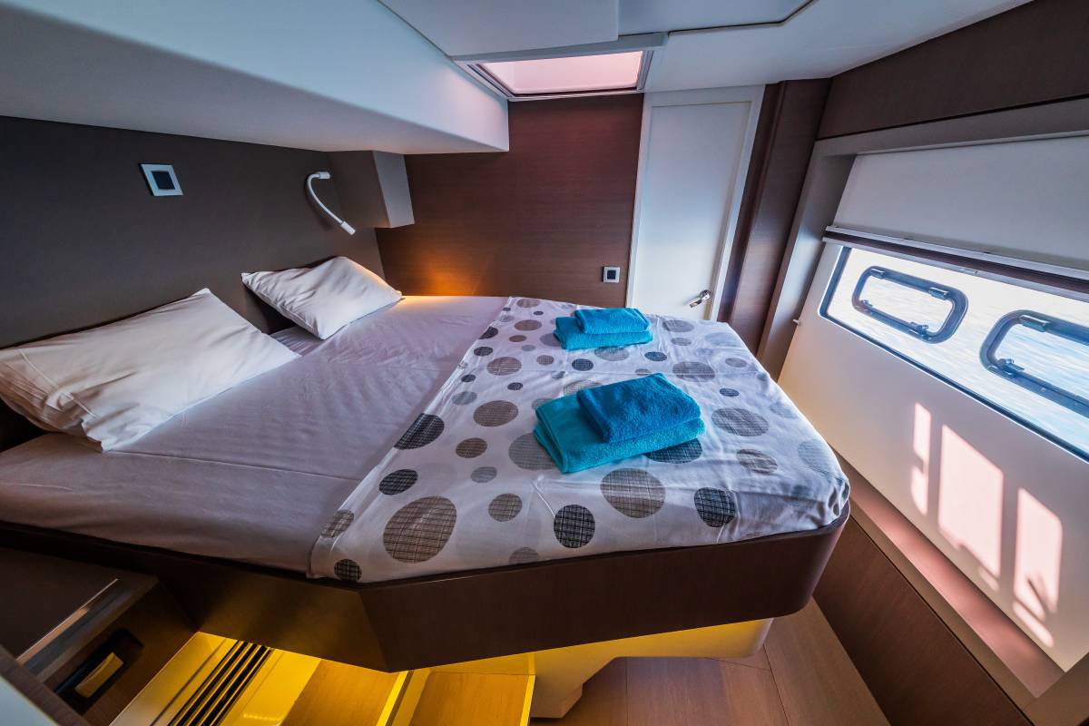 Bali 4.8, Esthera | Yacht Charter Croatia