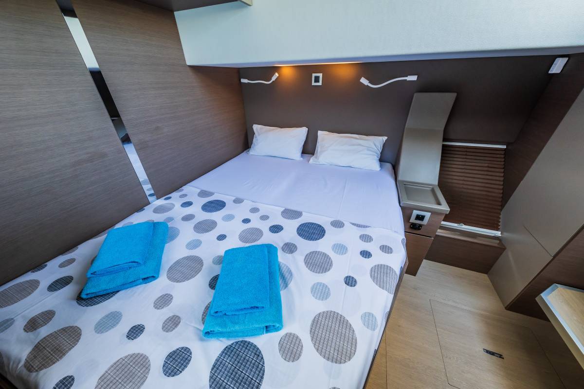 Bali 4.8, Esthera | Yacht Charter Croatia