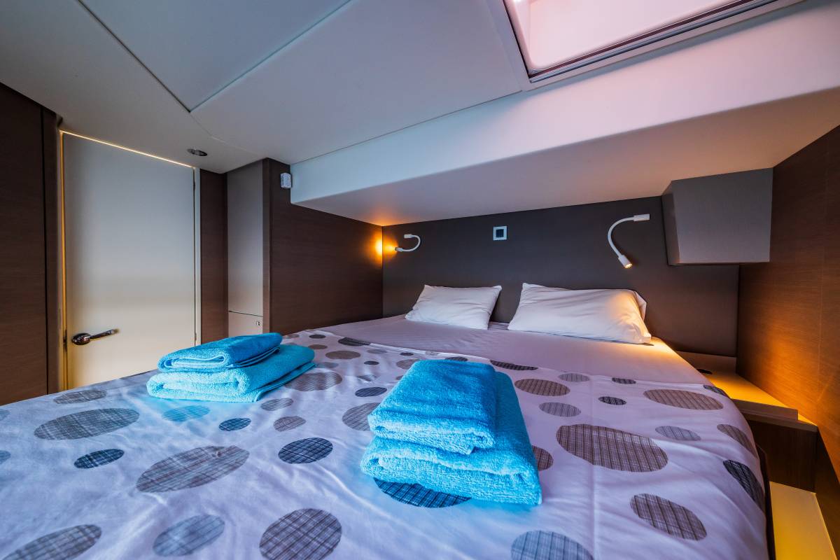 Bali 4.8, Esthera | Yacht Charter Croatia