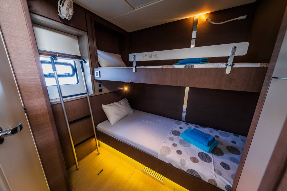 Bali 4.8, Esthera | Yacht Charter Croatia