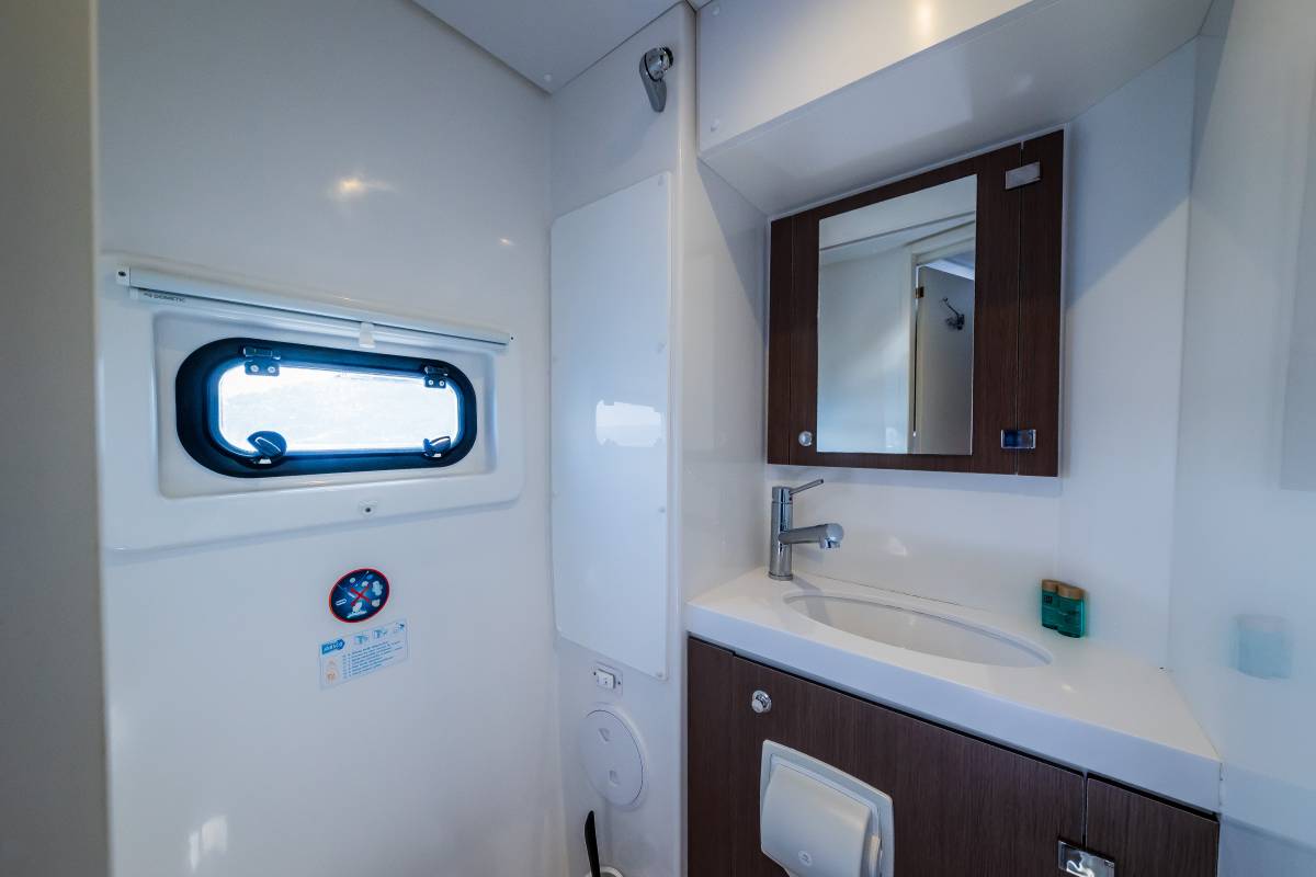 Bali 4.8, Esthera | Yacht Charter Croatia