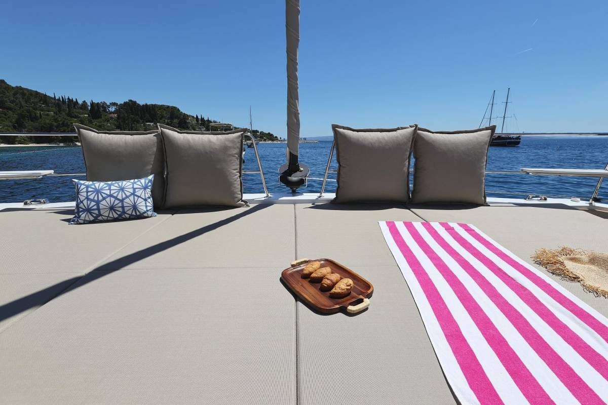 Bali 5.2, VoilĂ ! | Yacht Charter Croatia