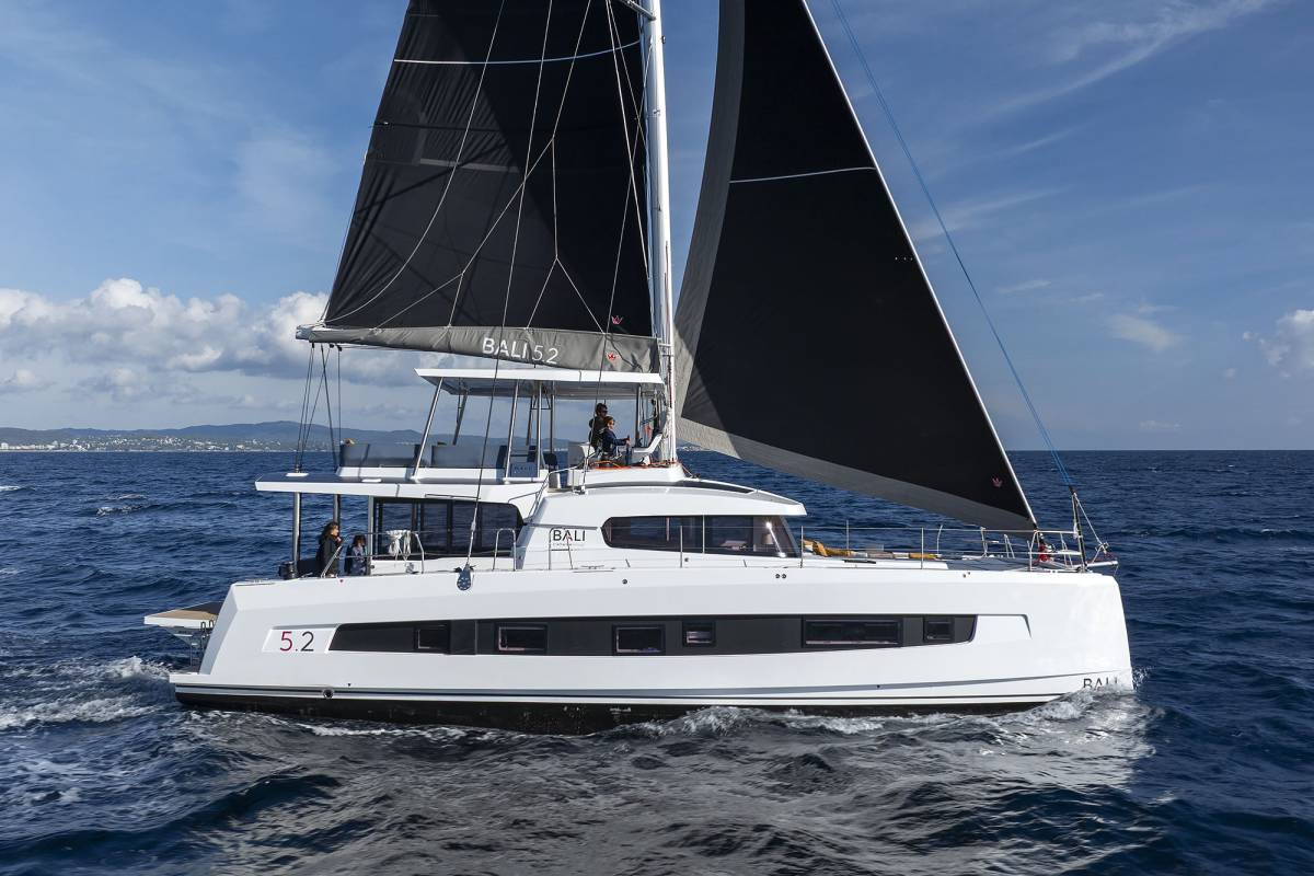 Bali 5.2, Lumière | Yacht Charter Croatia