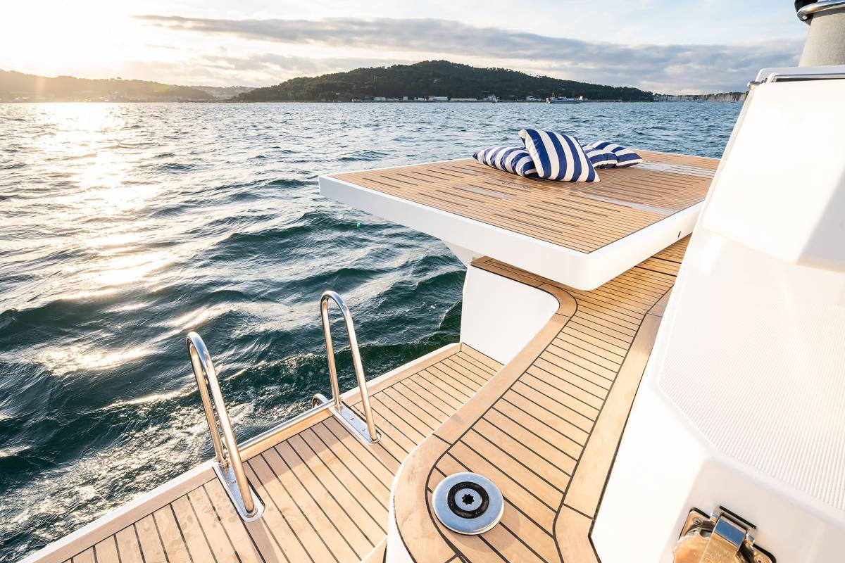Bali 5.2, Lumière | Yacht Charter Croatia