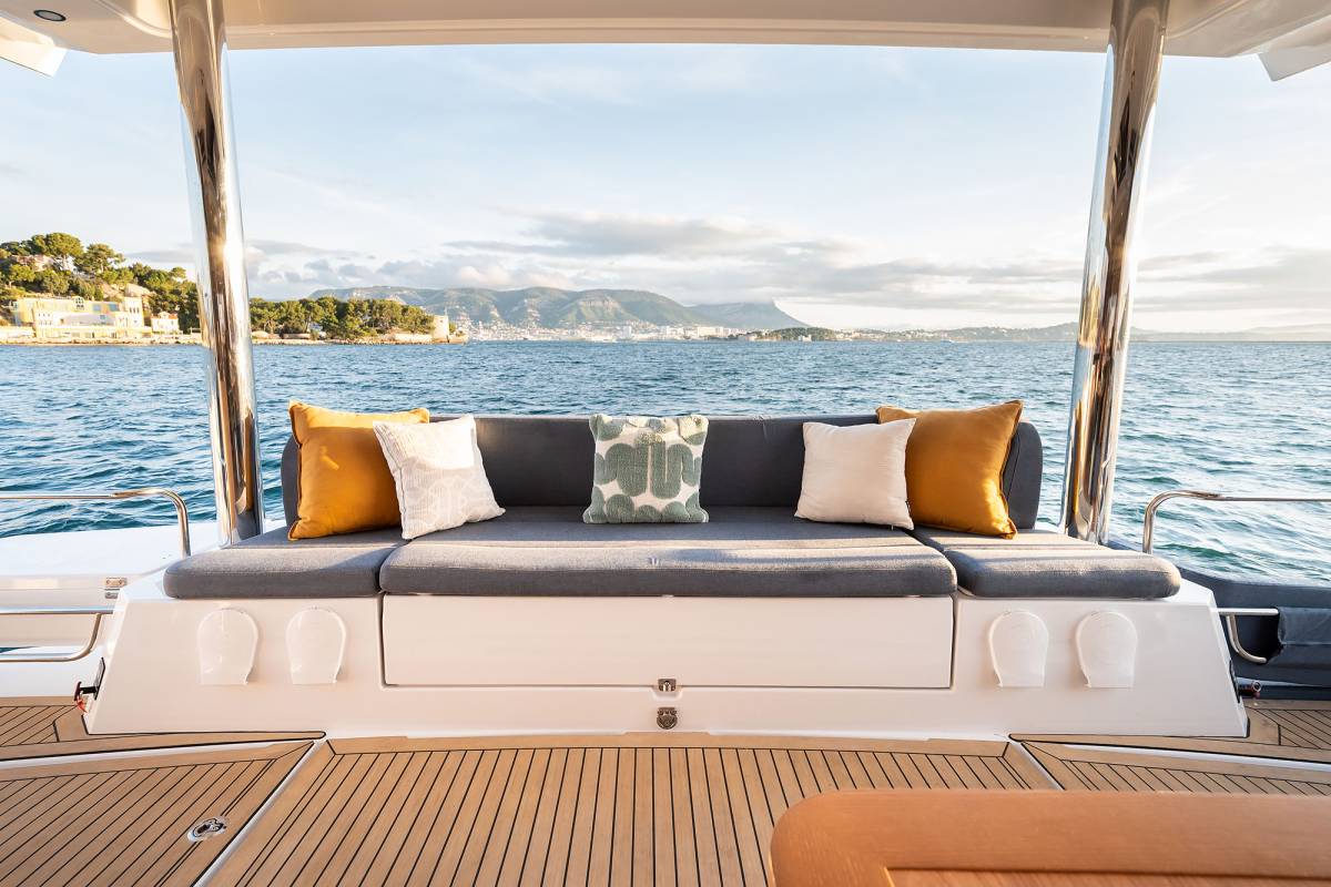 Bali 5.2, Lumière | Yacht Charter Croatia