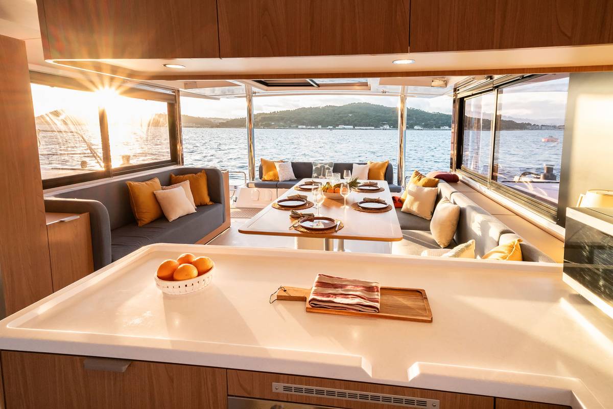 Bali 5.2, Lumière | Yacht Charter Croatia