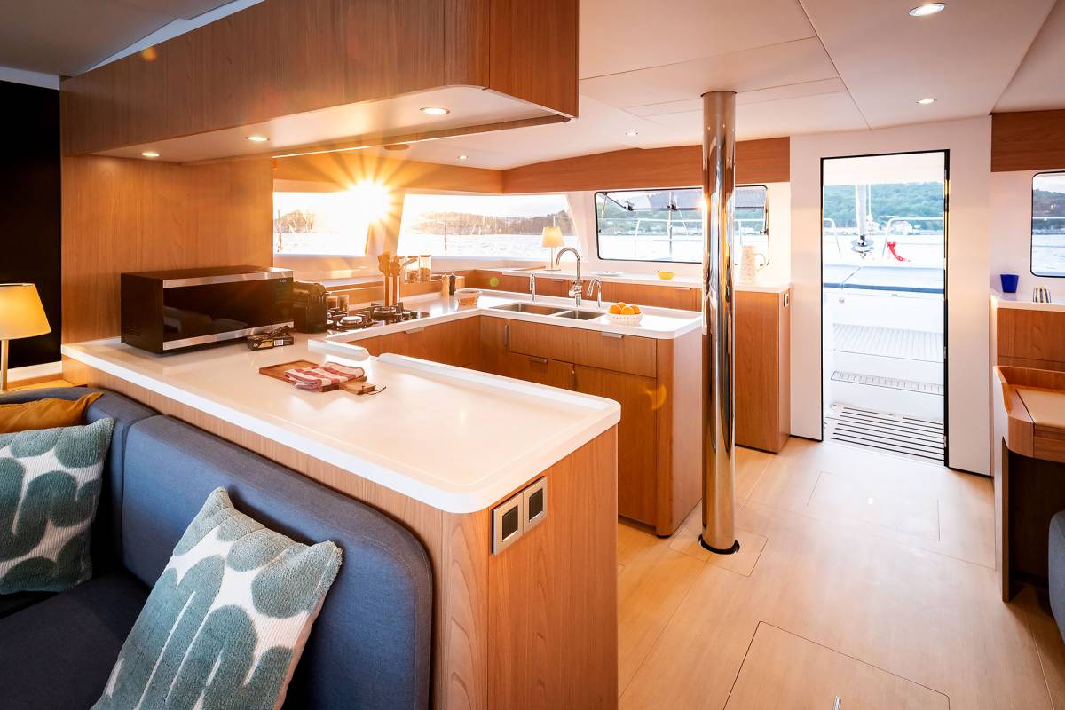 Bali 5.2, Lumière | Yacht Charter Croatia