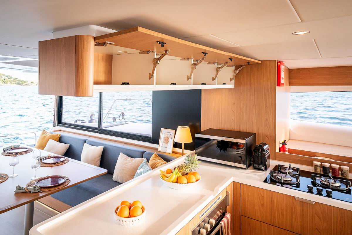 Bali 5.2, Lumière | Yacht Charter Croatia