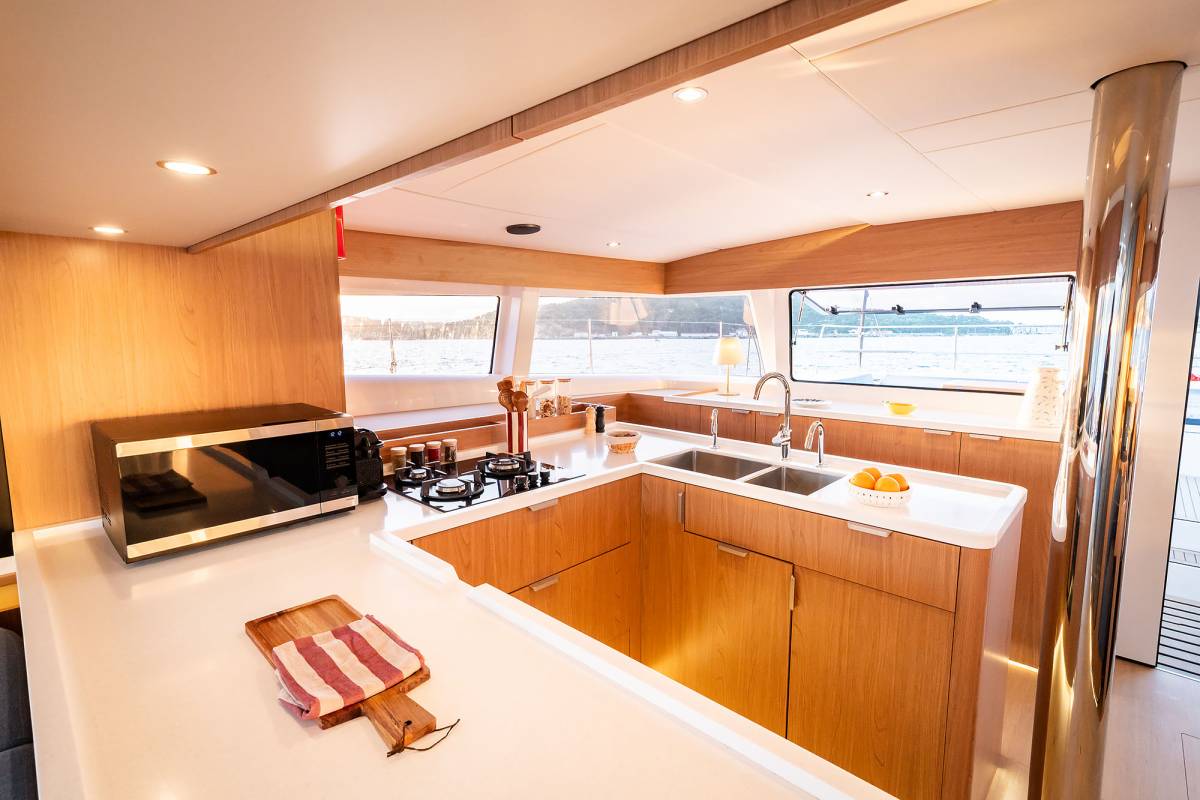Bali 5.2, Lumière | Yacht Charter Croatia