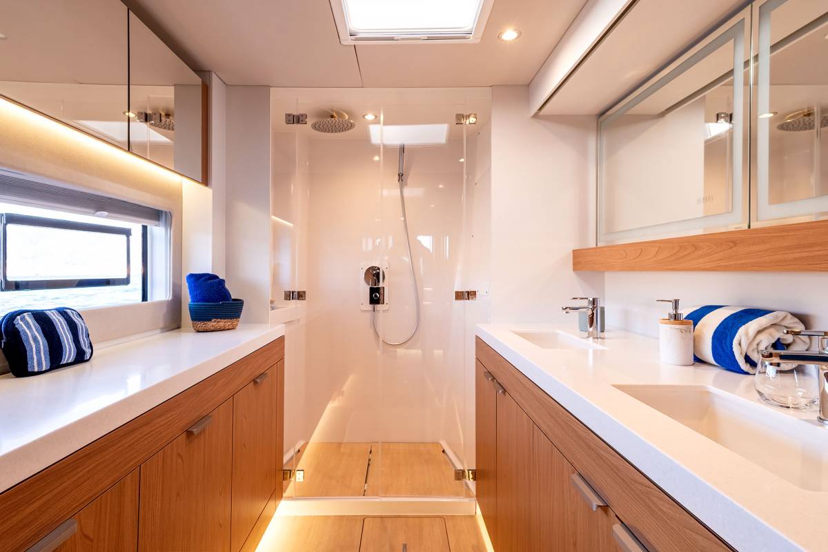 Bali 5.2, Lumière | Yacht Charter Croatia