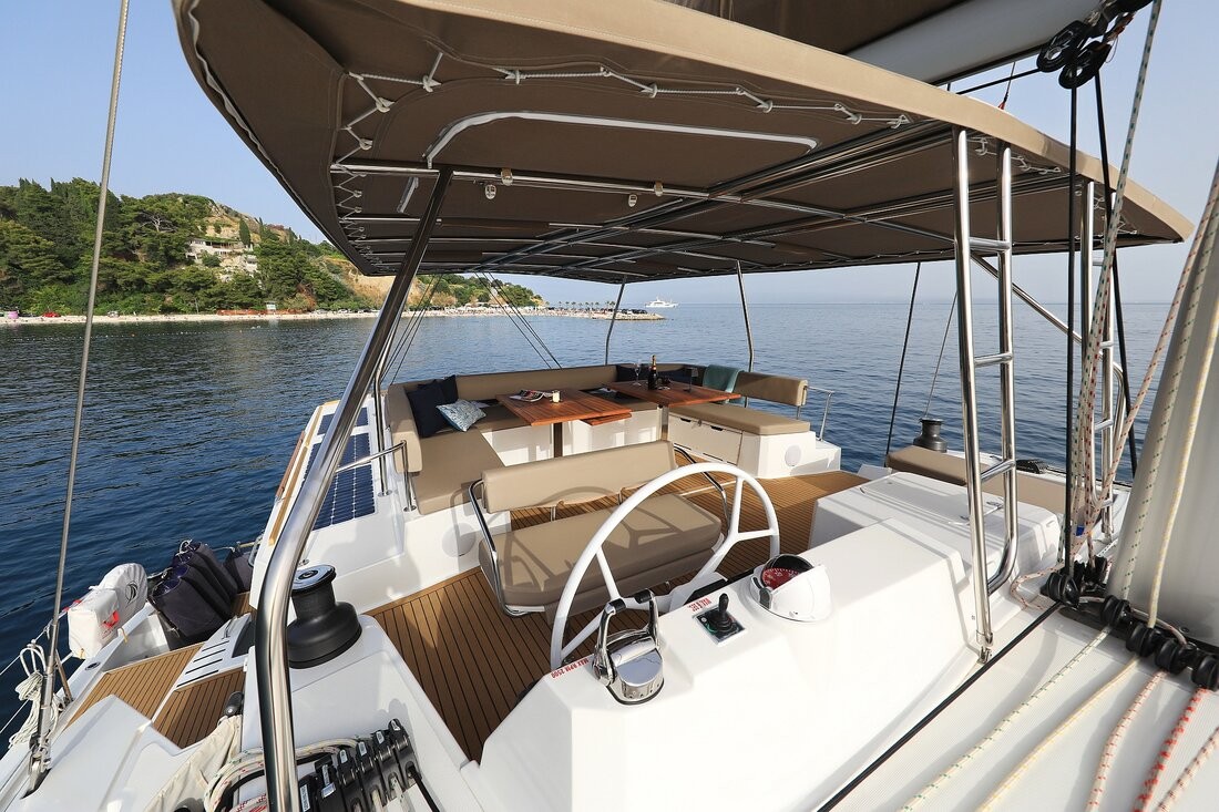 Bali 5.4, Marea I | Yacht Charter Croatia