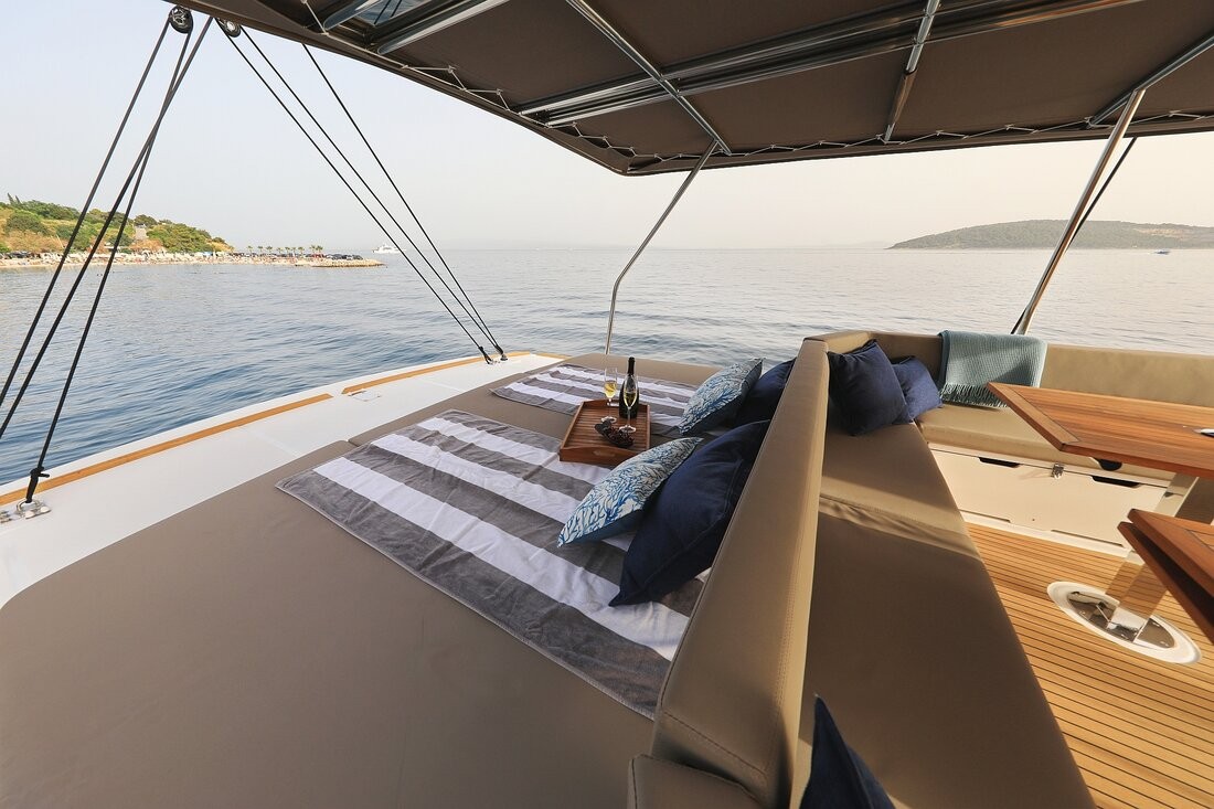 Bali 5.4, Marea I | Yacht Charter Croatia