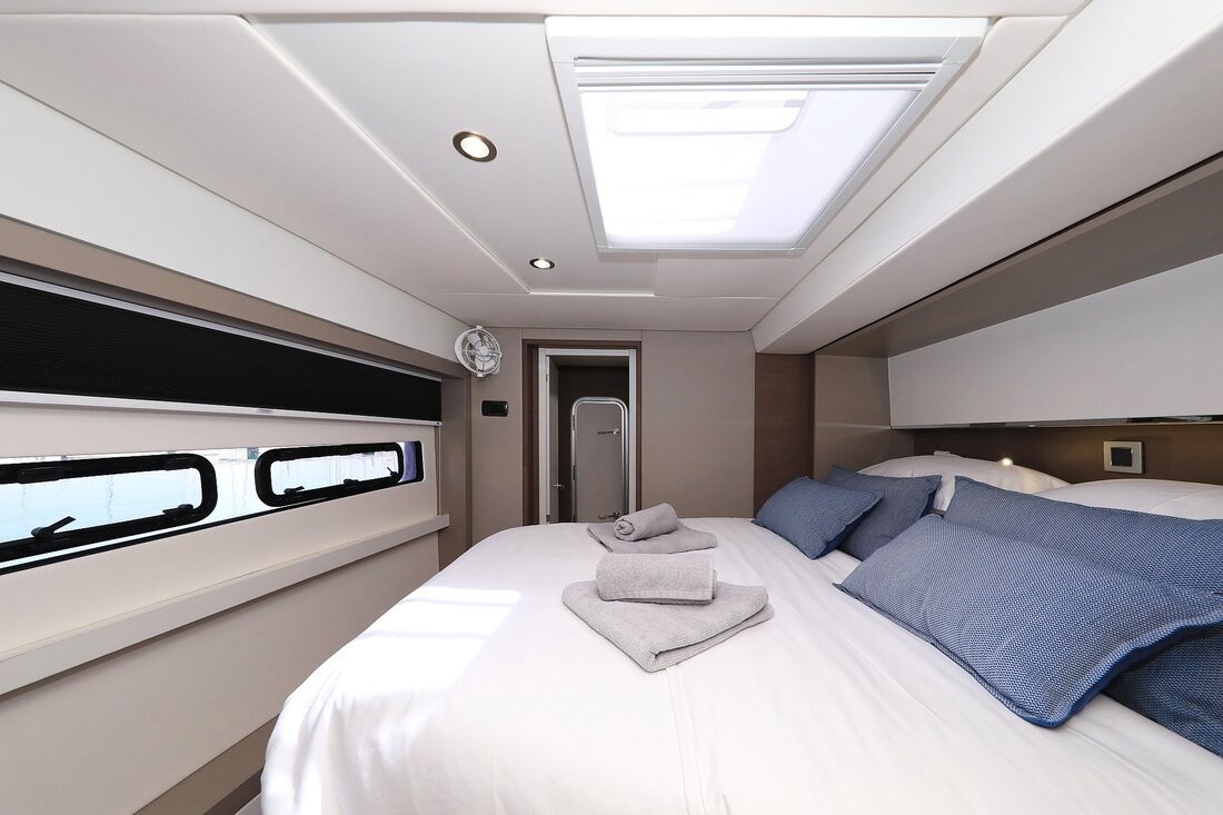 Bali 5.4, Marea I | Yacht Charter Croatia